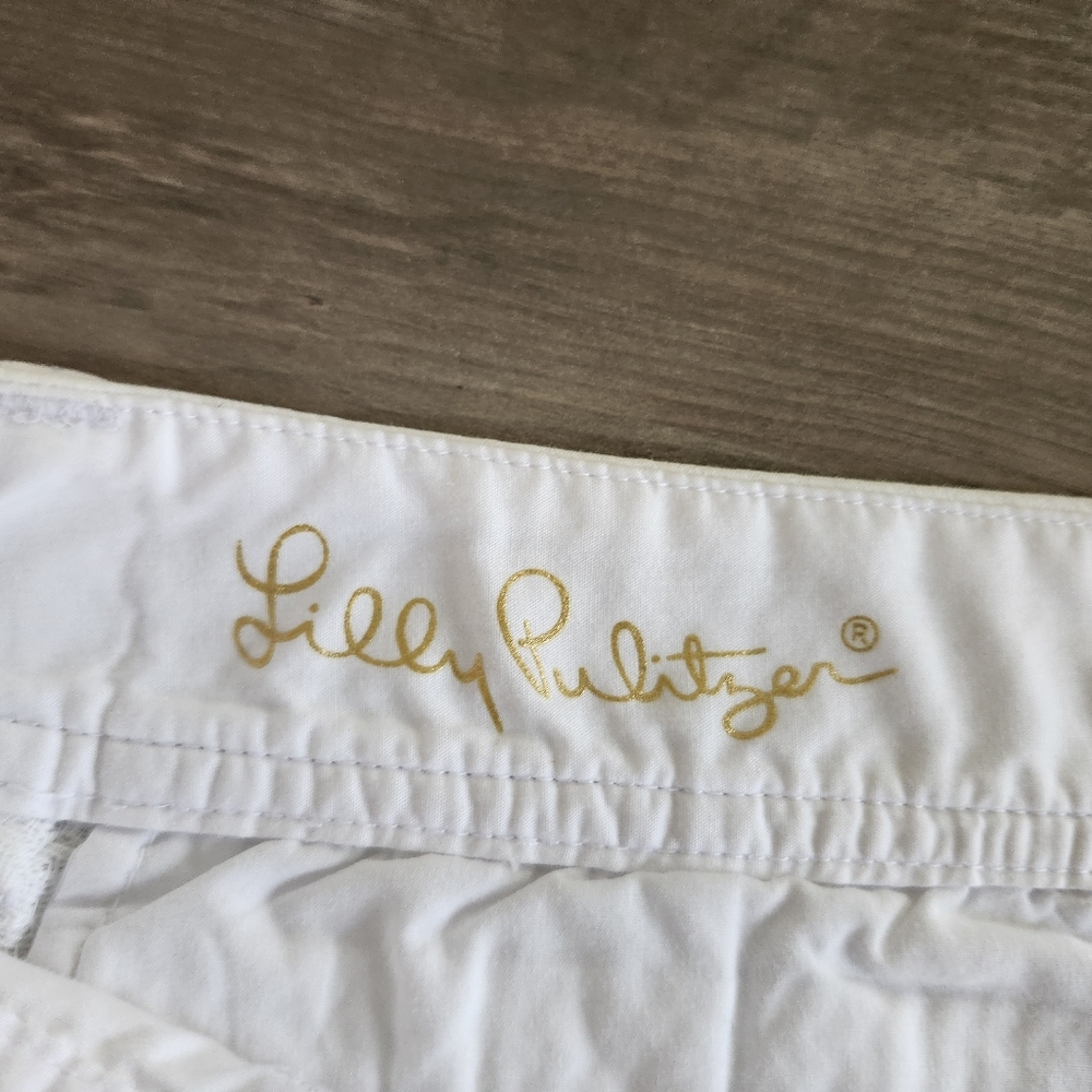 Lilly Pulitzer Callahan Shorts- pineapple emblem! - Picture 4 of 6
